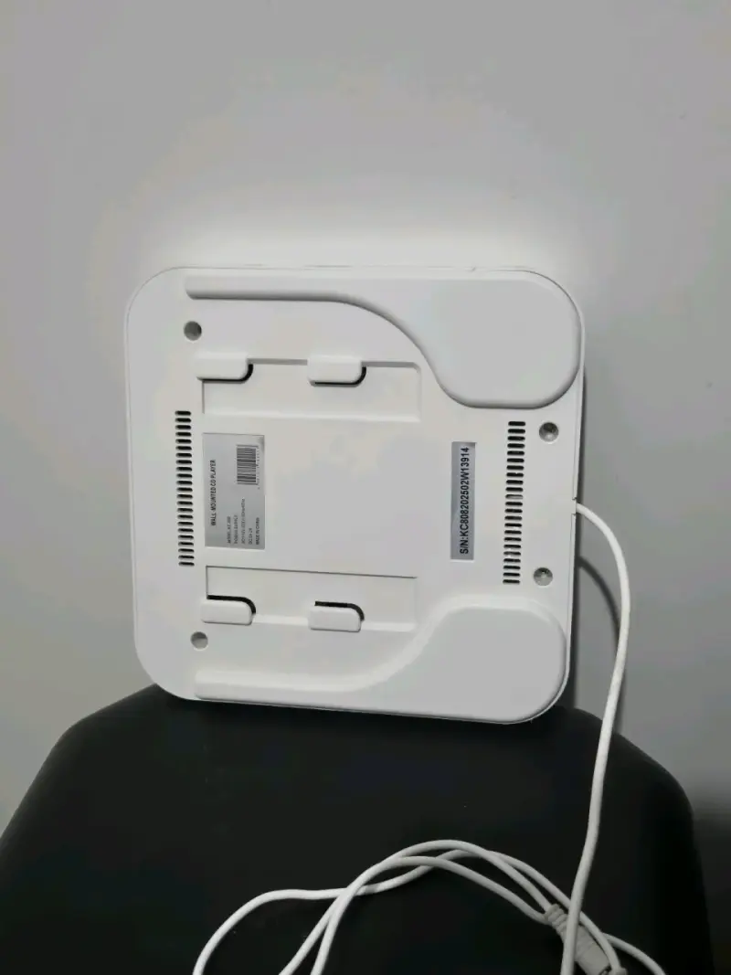 Reproductor de CD con radio FM y control remoto - 2