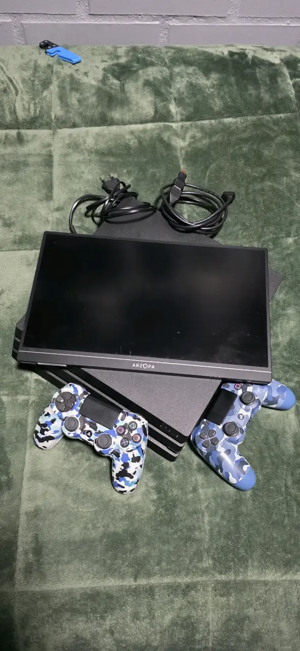 Consola PS4 con juegos y dos controles - 2