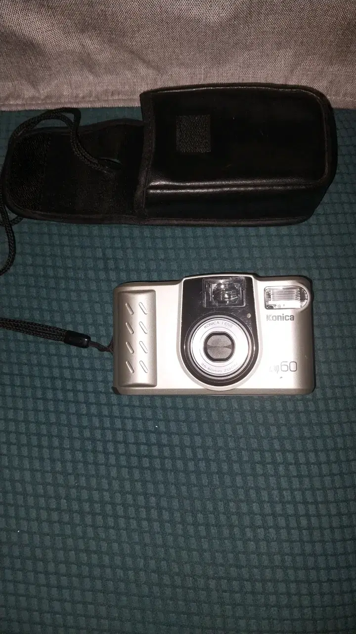 Cámara analógica Konica Z-up 60 con funda - 1