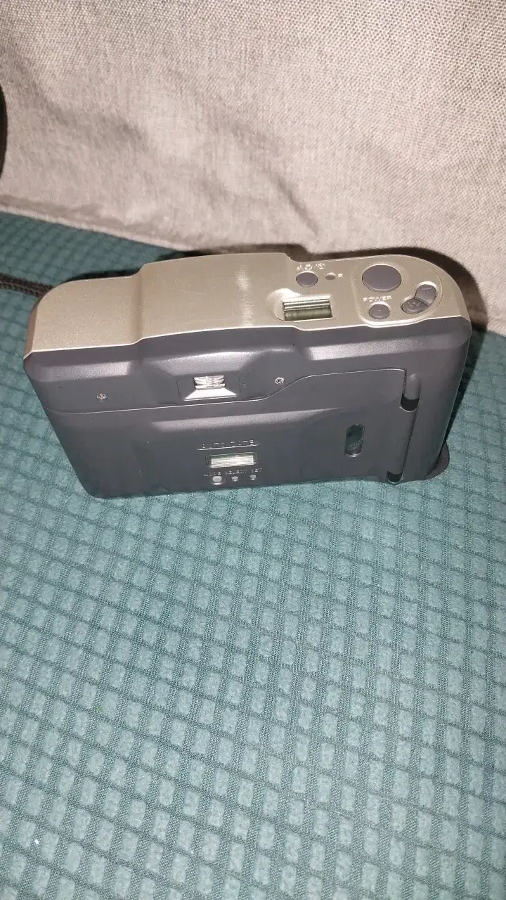Cámara analógica Konica Z-up 60 con funda - 3