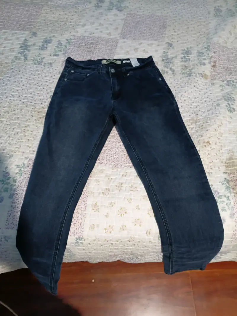 Jeans azul oscuro para hombre en buen estado - 1