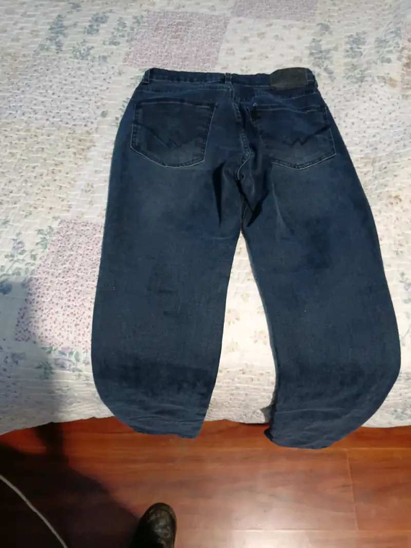Jeans azul oscuro para hombre en buen estado - 2