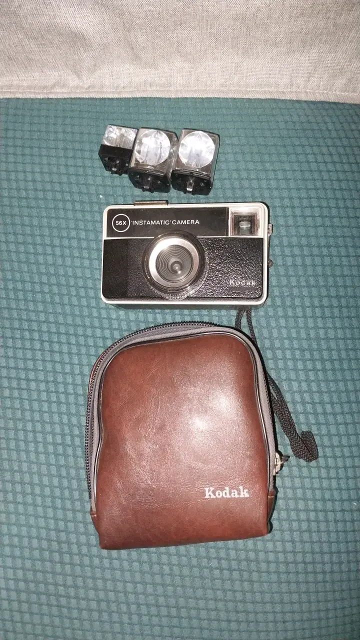 Cámara Kodak Instamatic 56X con flash y estuche - 1