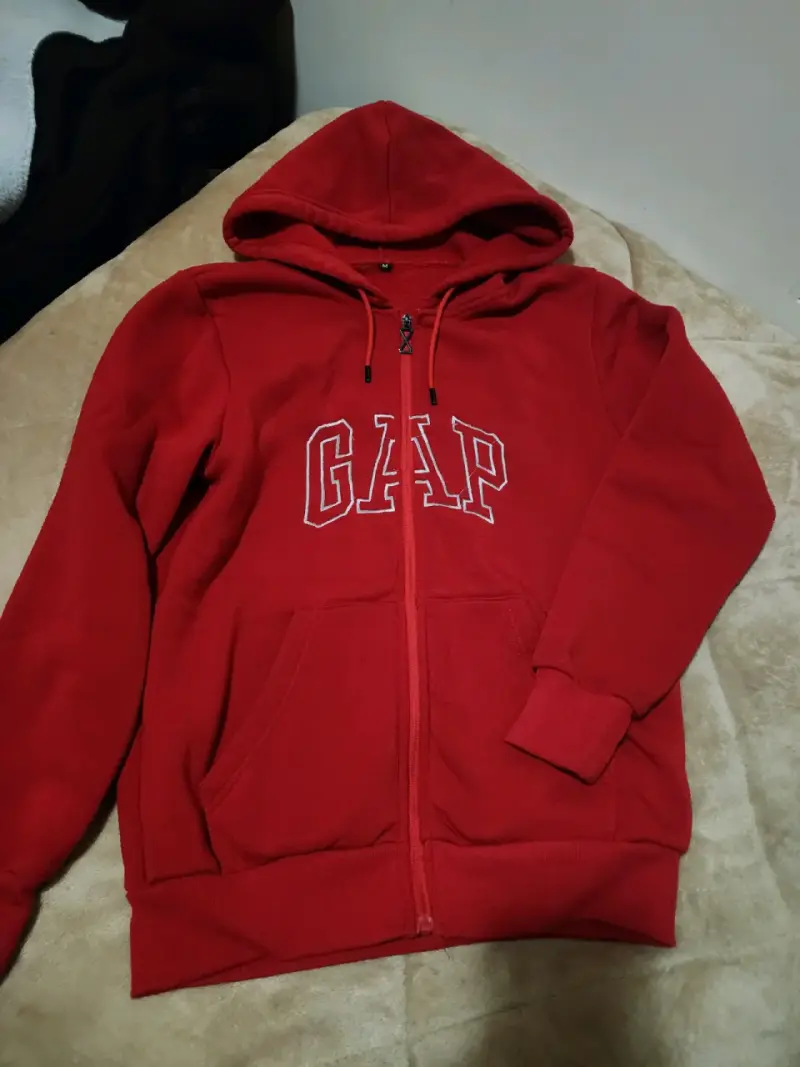 Polerón con capucha rojo GAP unisex