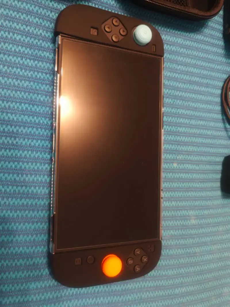 Consola Nintendo Switch 2 con accesorios y estuche - 2
