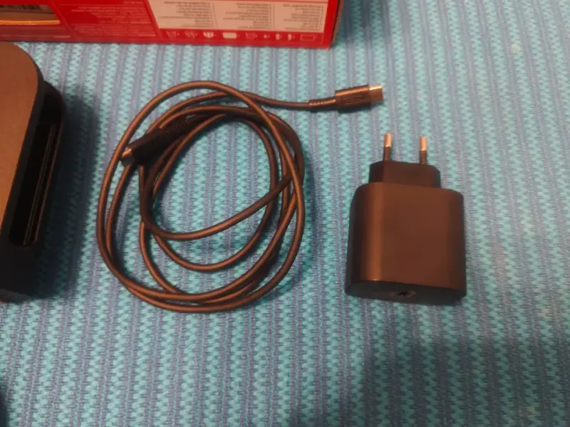 Consola Nintendo Switch 2 con accesorios y estuche - 4
