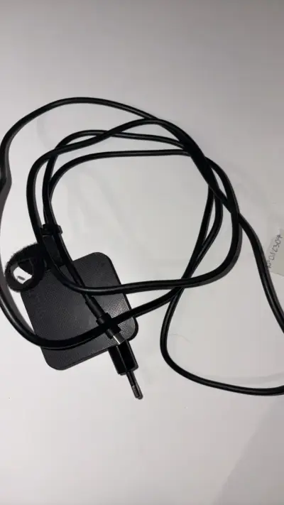 Cargador de portátil con cable negro - miniatura 1