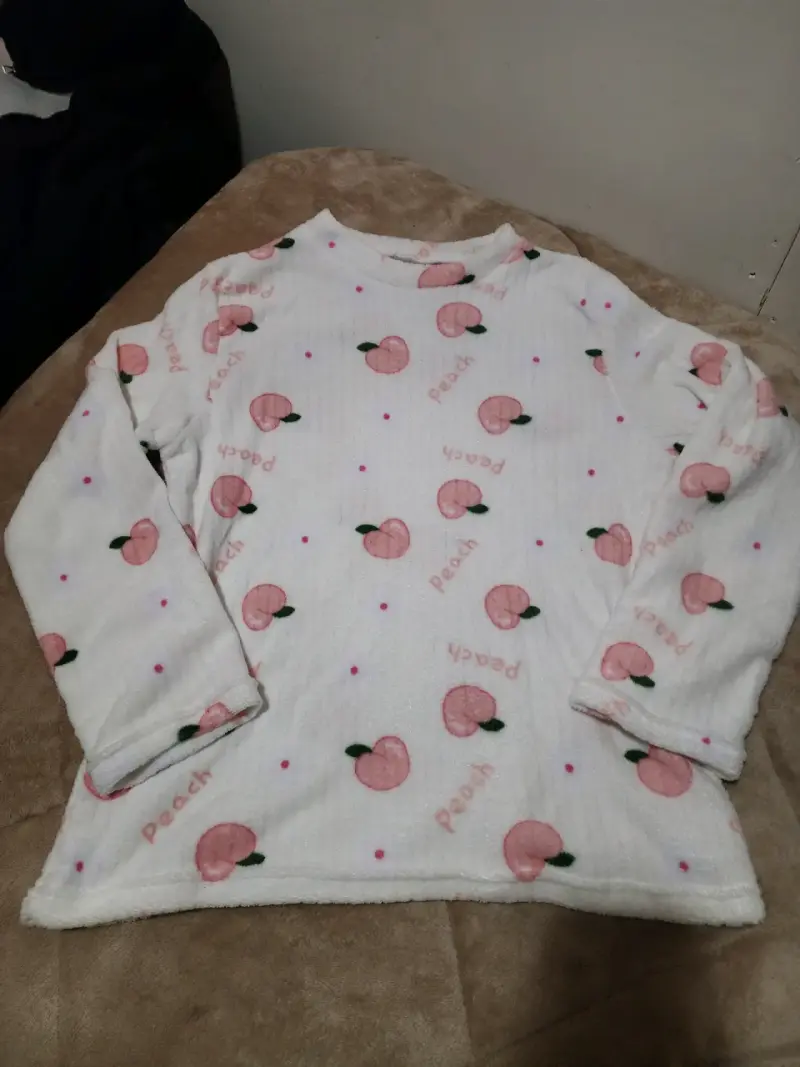 Pijama de invierno con diseño de duraznos