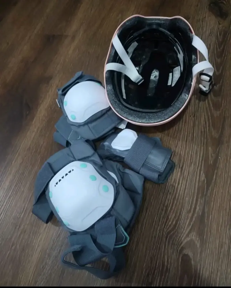 Patines de cuatro ruedas blancos con diseño holográfico - 5
