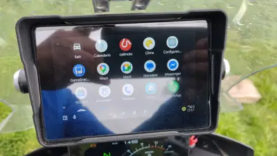 Pantalla para moto 5” con CarPlay y Android Auto - miniatura 2