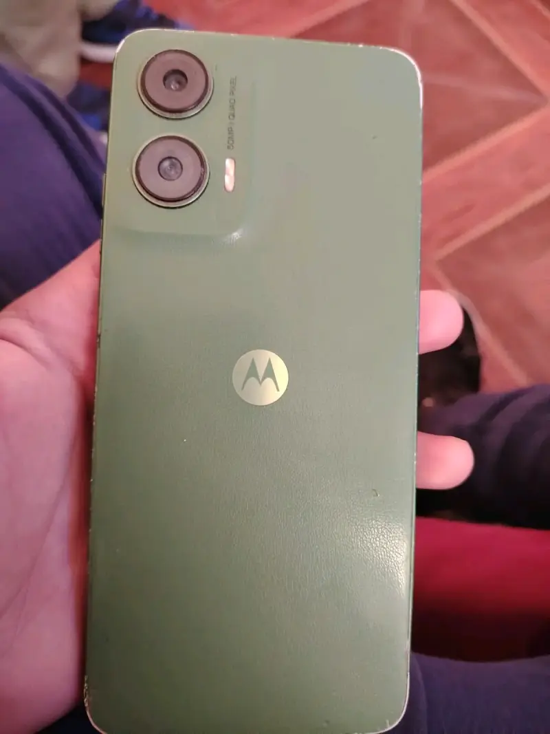 Smartphone Motorola verde con cámara dual de 50MP - 6