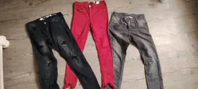 Lote de jeans para mujer en varios colores - miniatura 1