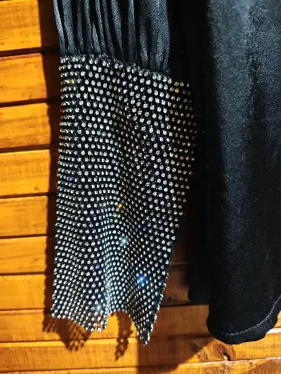 Blusa negra elegante con detalles brillantes dior - miniatura 4