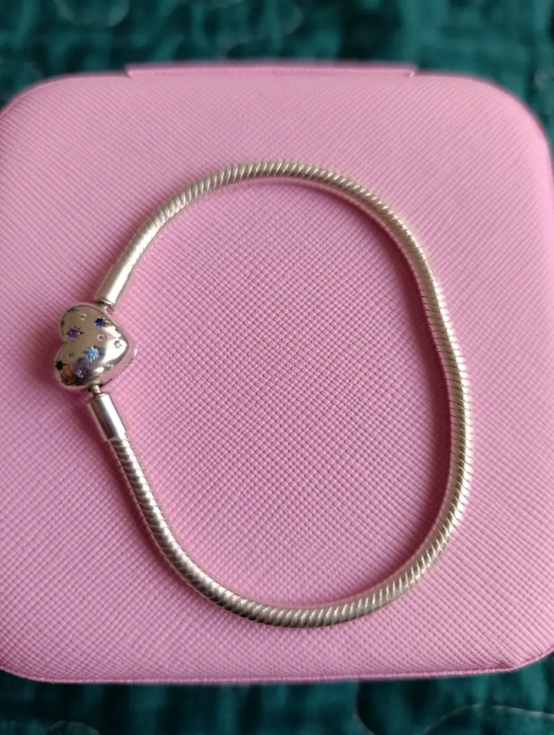 Pulsera de plata con dije de corazón