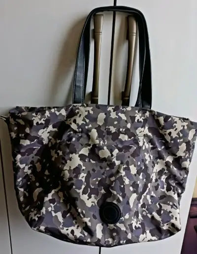 Bolso tote camuflaje asas negras Marca ID London - miniatura 1