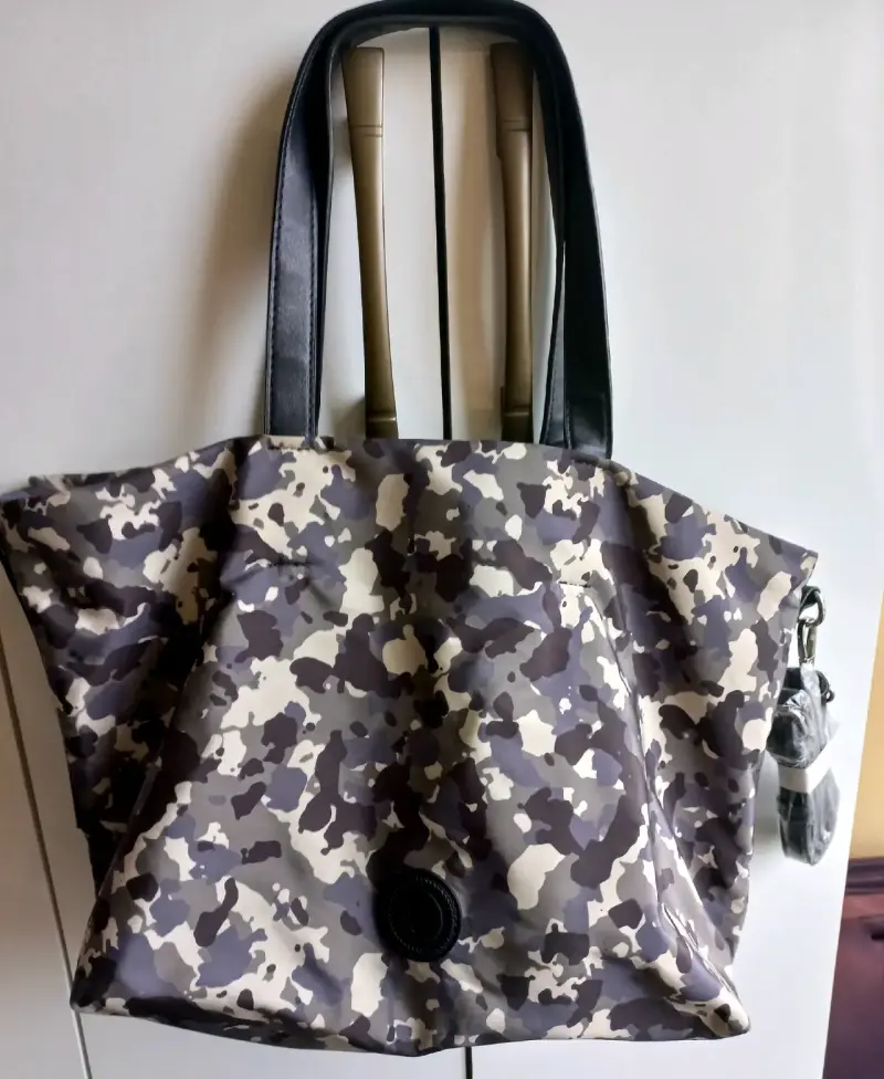 Bolso tote camuflaje asas negras Marca ID London - 6