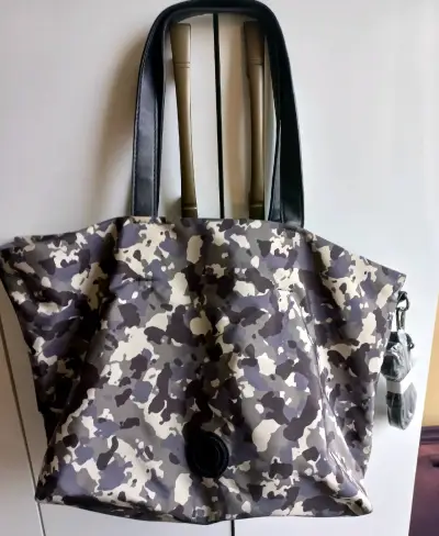 Bolso tote camuflaje asas negras Marca ID London - miniatura 6
