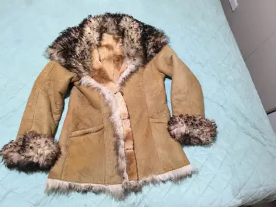 Abrigo de piel de oveja con forro de lana - miniatura 1
