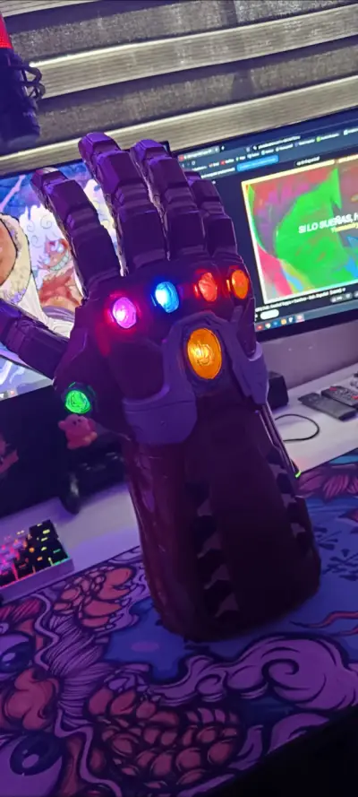 Guantelete del Infinito con luces LED - miniatura 4