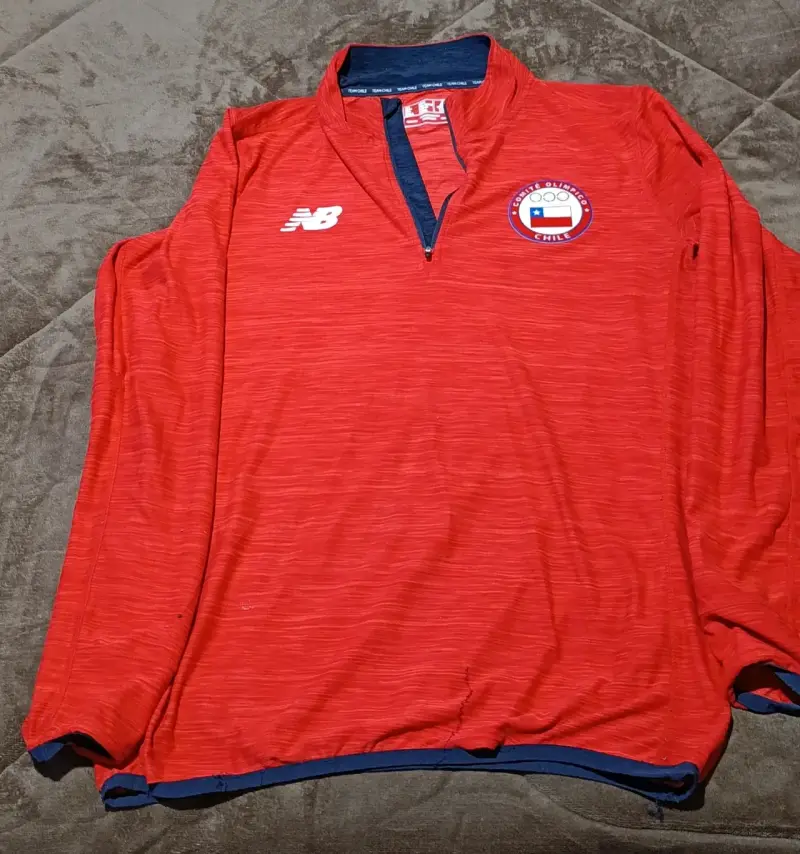 Polerón Deportivo Rojo New Balance selección chile - 1