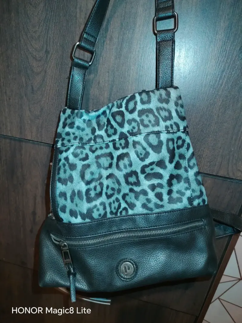 Mochila estampado animal print con correas ajustables - 2