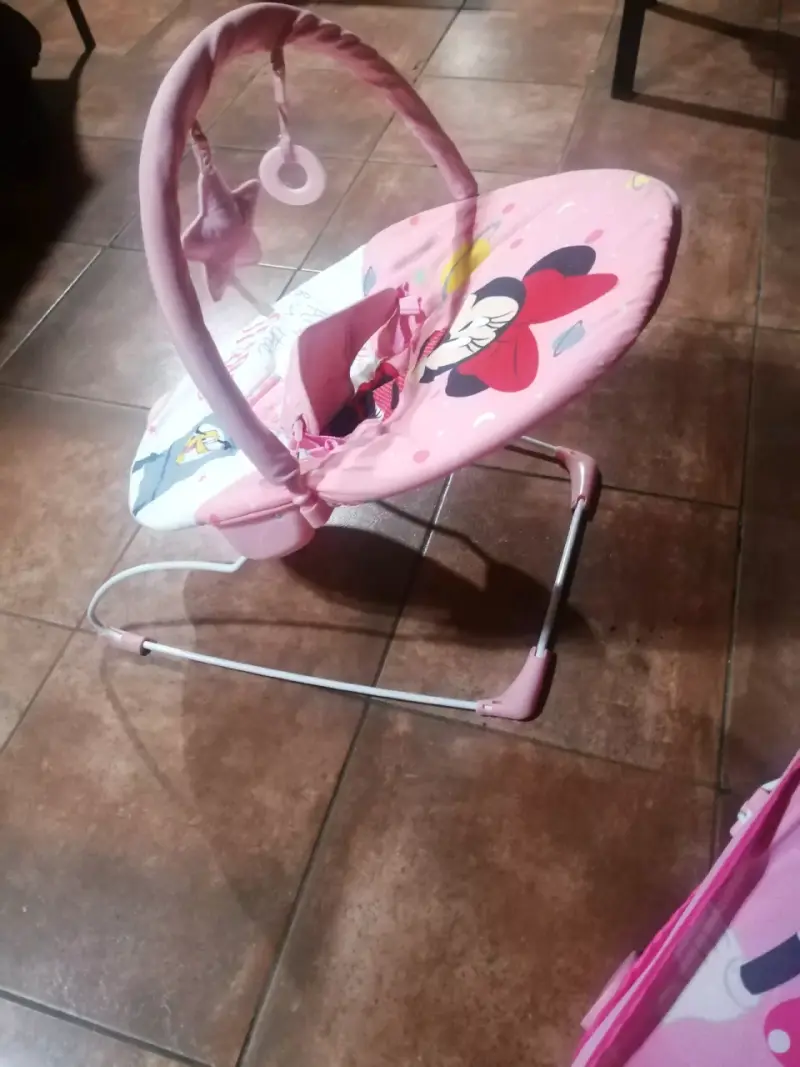 Silla mecedora infantil Minnie Mouse rosa - 1