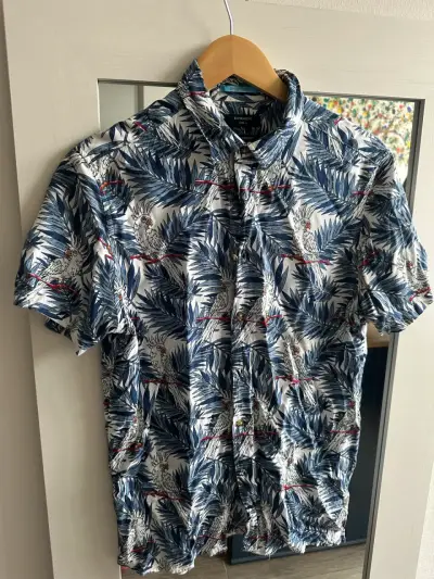 Camisa estampada tropical Basement para hombre - miniatura 1