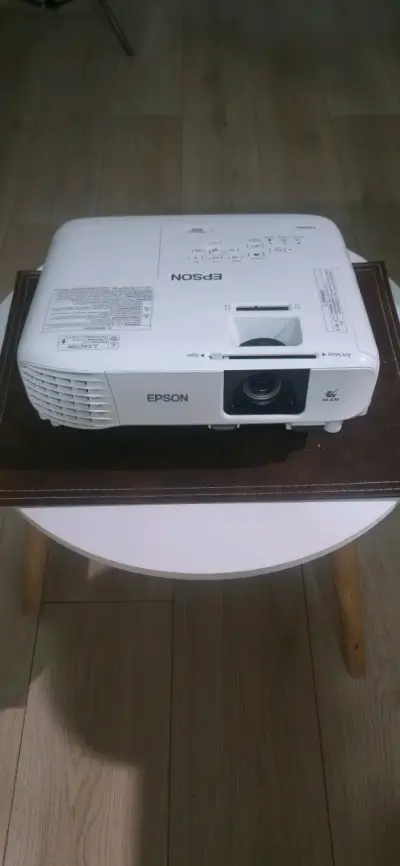 Proyector HDMI con pocas horas de uso - miniatura 3