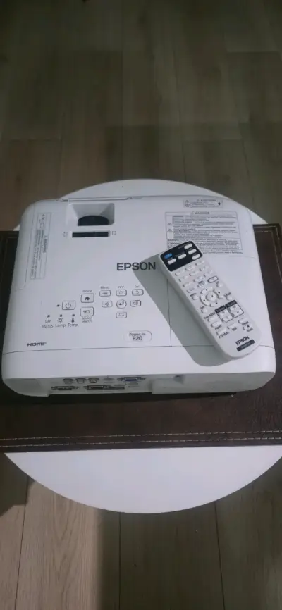 Proyector HDMI con pocas horas de uso - miniatura 4