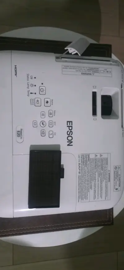 Proyector HDMI con pocas horas de uso - miniatura 5