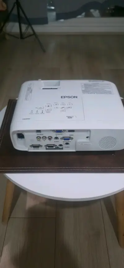 Proyector HDMI con pocas horas de uso - miniatura 6