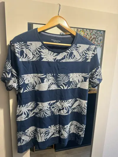 Polera estampada azul Kenneth Stevens - miniatura 1