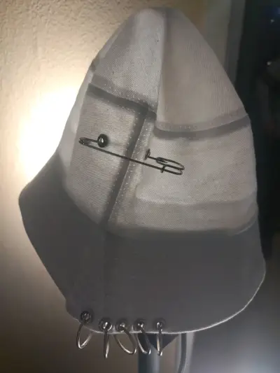Sombrero bucket blanco con aros metálicos - miniatura 2