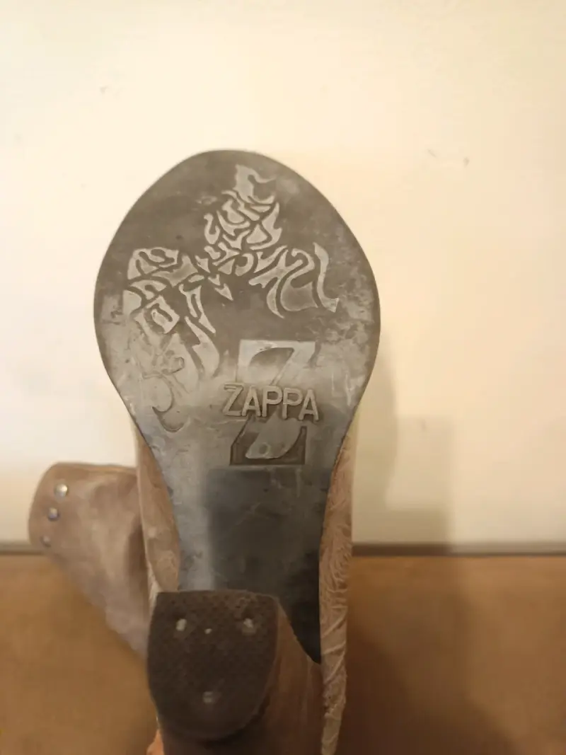 Botines de cuero marrón con tachas - 2