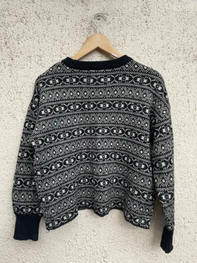 Suéter con diseño - miniatura 2