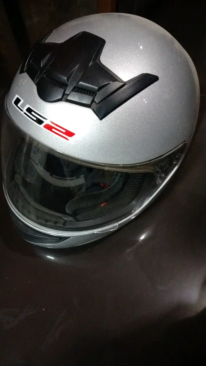 Casco de moto LS2 plateado con visor (nuevo) - 1