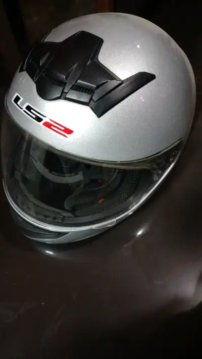 Casco de moto LS2 plateado con visor (nuevo) - miniatura 1