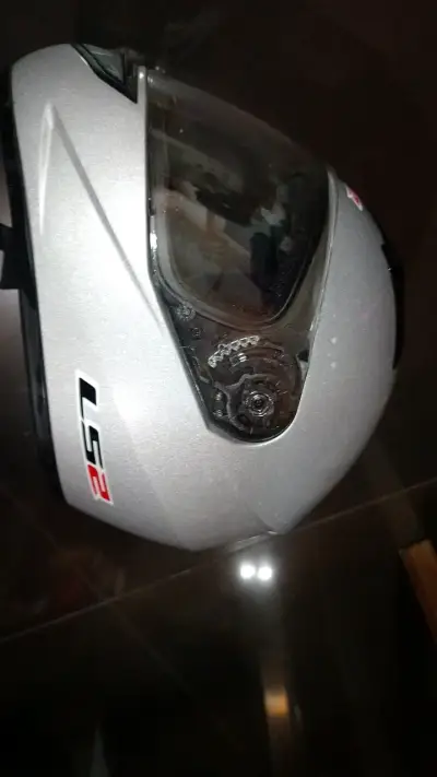Casco de moto LS2 plateado con visor (nuevo) - miniatura 6
