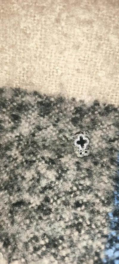Anillo de plata con cristales brillantes - miniatura 2