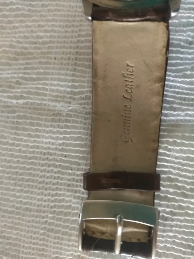 Reloj analógico con correa de cuero marrón - 2
