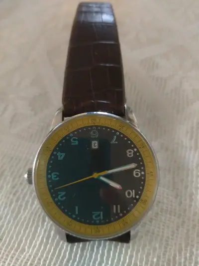 Reloj analógico con correa de cuero marrón - miniatura 3