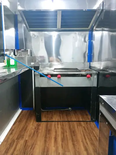 Carro de comida rápida con plancha y campana - miniatura 1