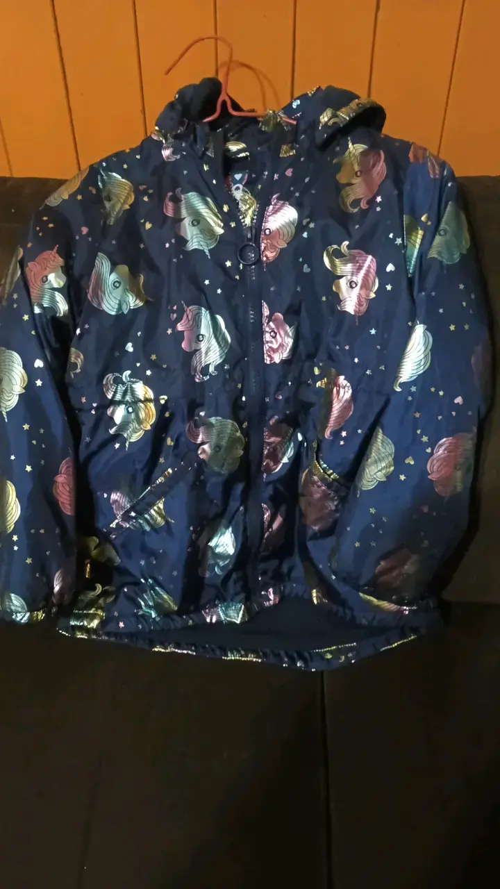 Chaqueta infantil con estampado de unicornios