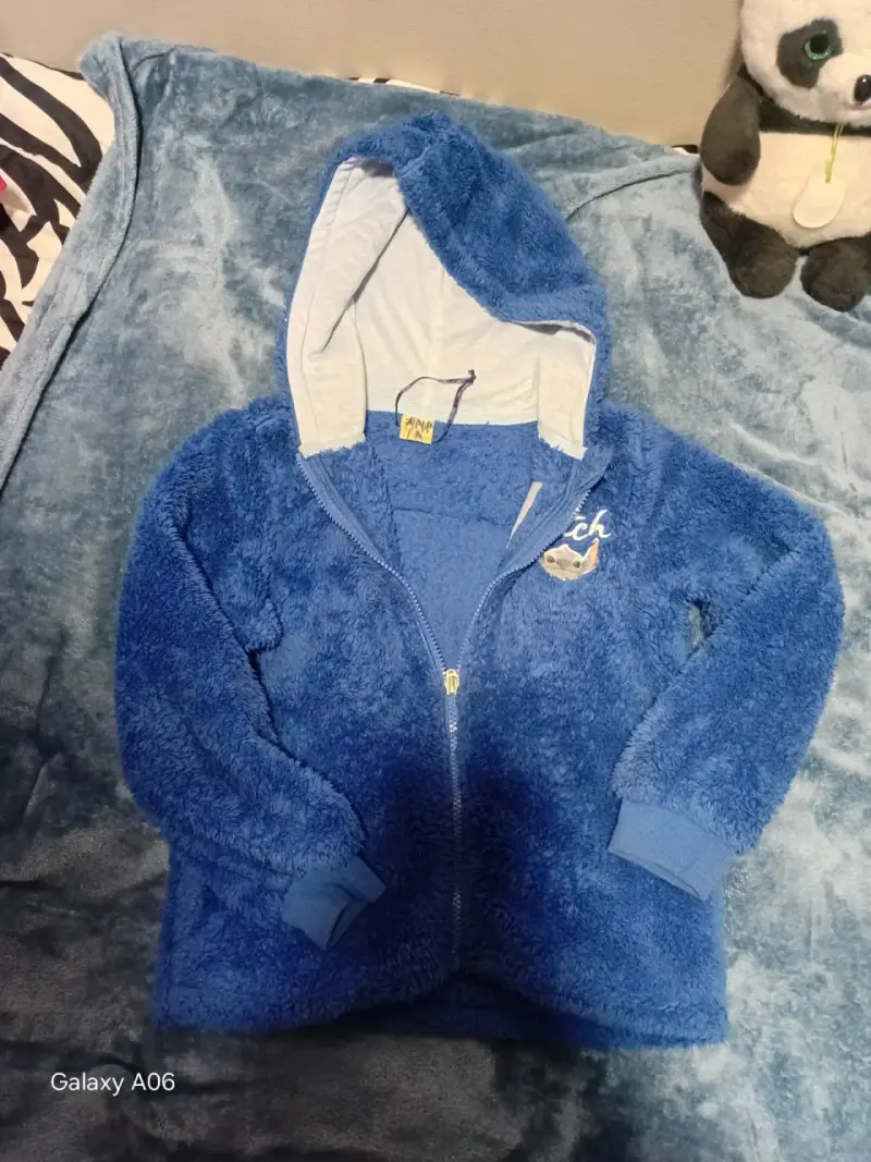Poleron polar azul con diseño de personaje stich - 3