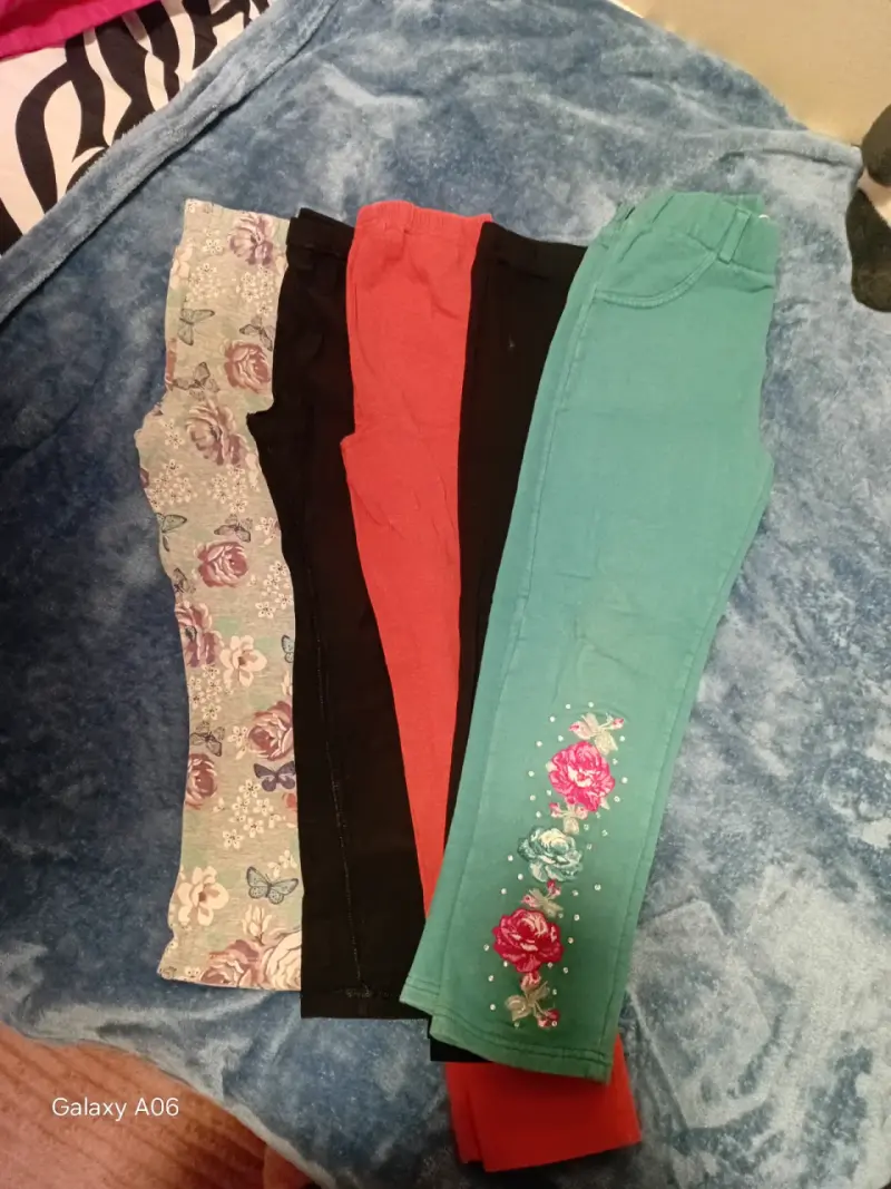 Lote de leggings para niñas en varios colores y estampados - 1