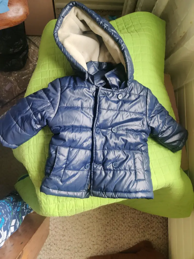 Chaqueta acolchada azul para niños con capucha - 2