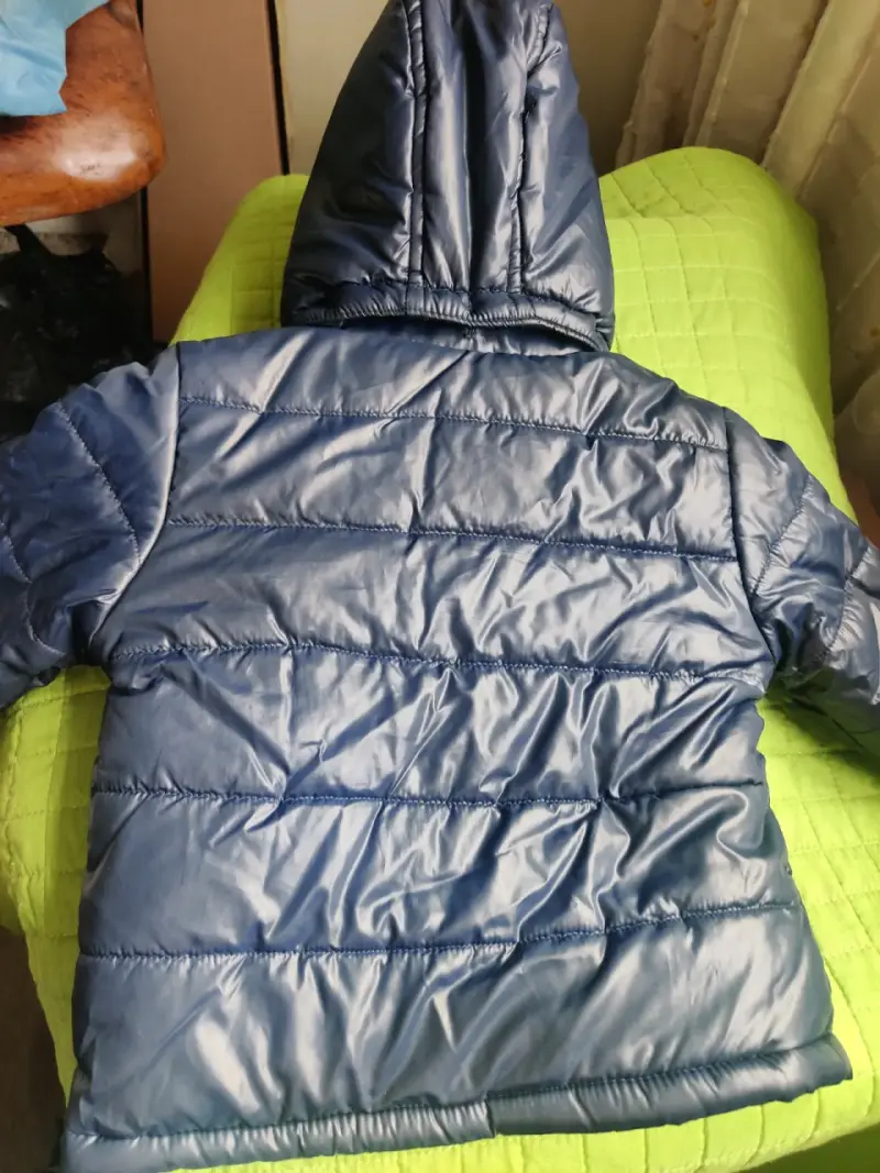 Chaqueta acolchada azul para niños con capucha - 4