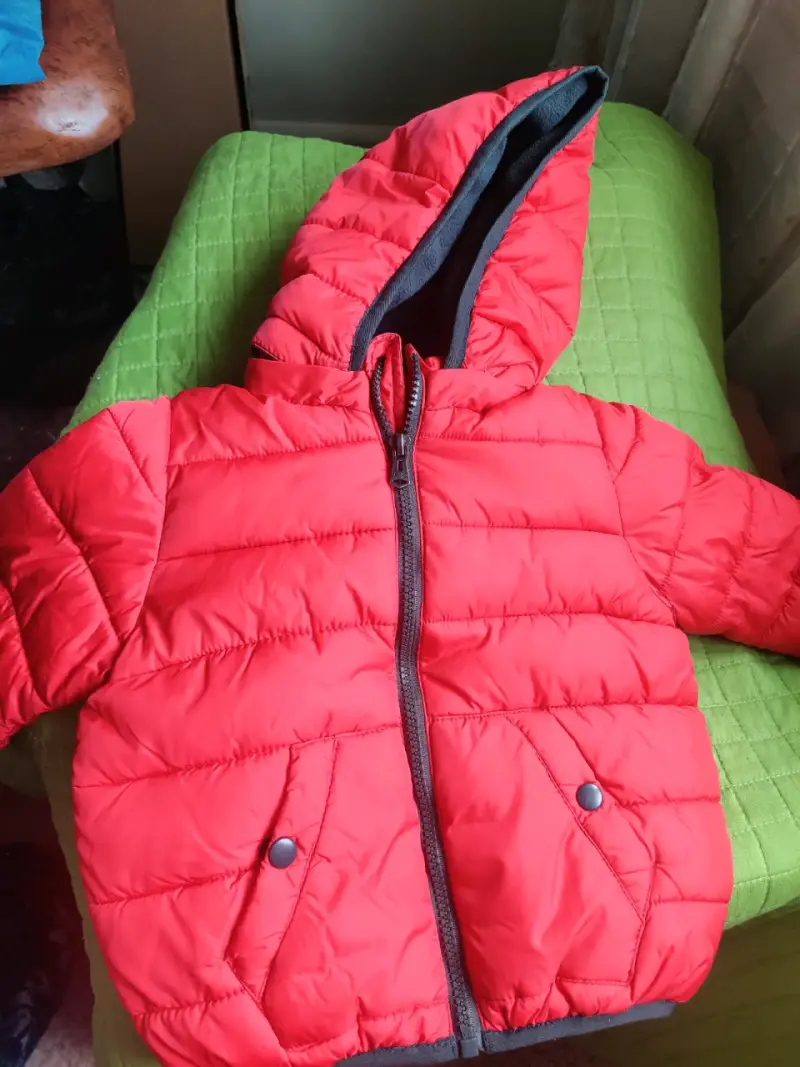 Chaqueta acolchada roja para niños con capucha - 1