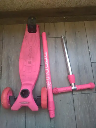 Patinete infantil rosa ajustable - miniatura 3