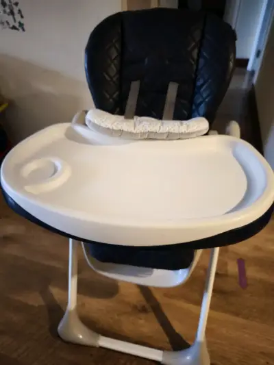 Silla de comer para bebé ajustable y cómoda - miniatura 1